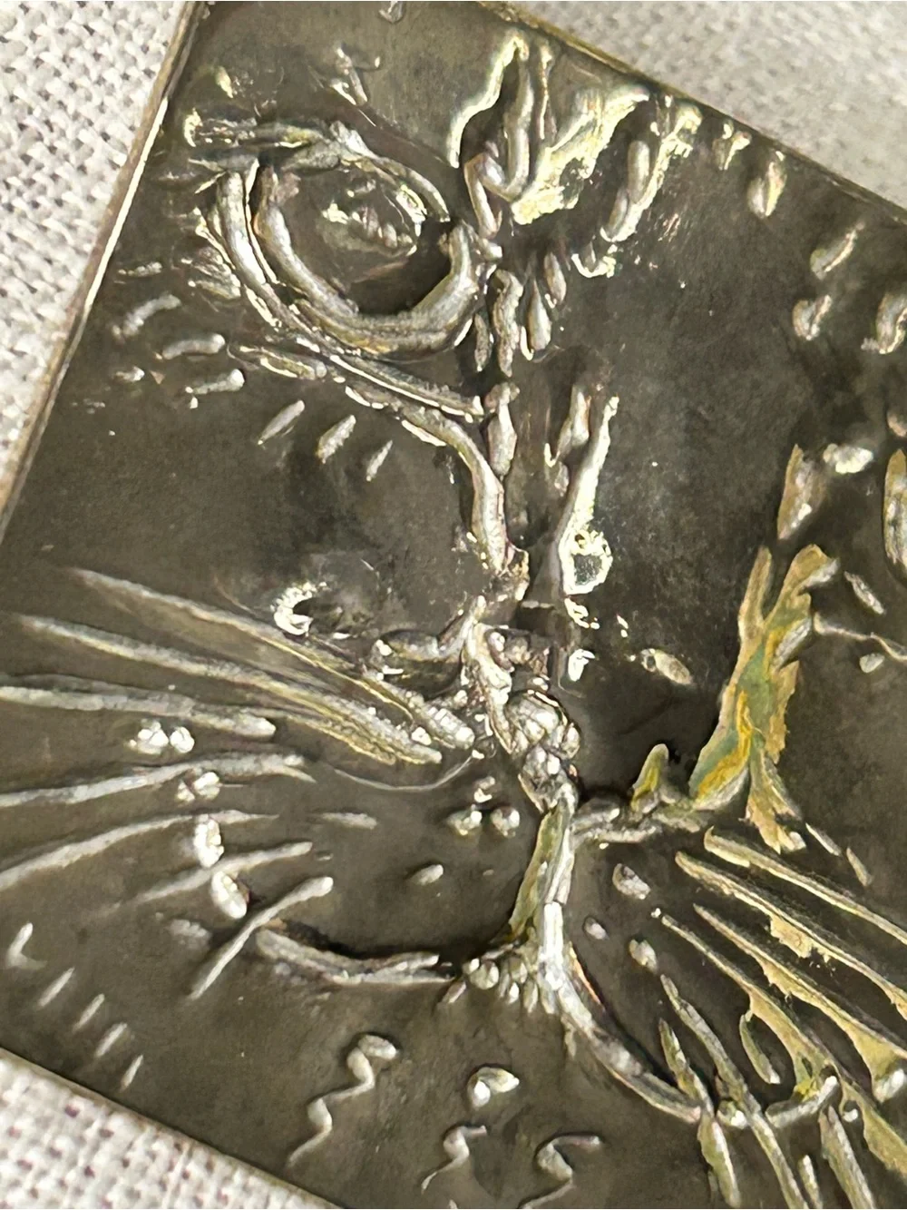 Vintage Silver embossed Cat Face Metal brooch or pendant - Picture 2 of 4